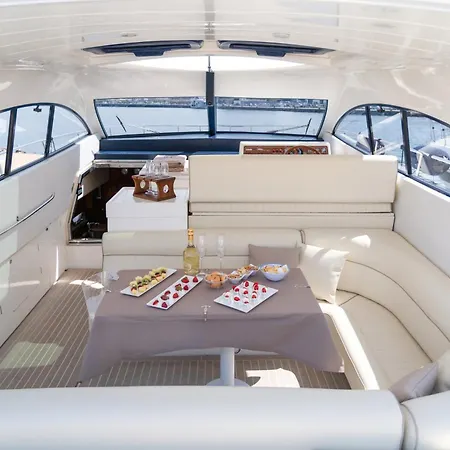 Bateau-hôtel Royalton Charter