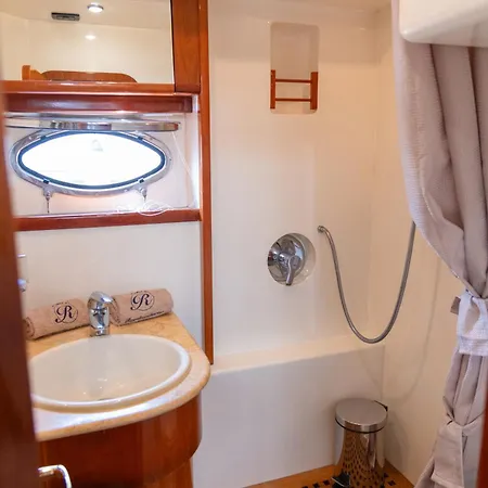 Royalton Charter Botel *