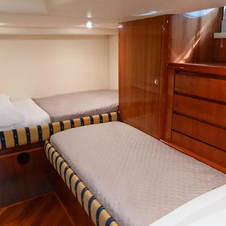 Botel Royalton Charter Sorrento