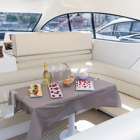Botel Royalton Charter *