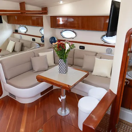 Botel Royalton Charter